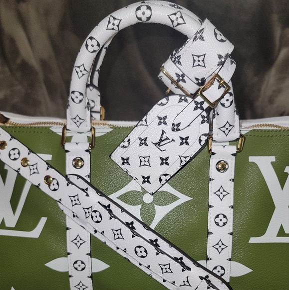 Louis Vuitton GIANT MONOGRAM Keepall 50 Bandouliere Khaki Green/Beige/White Bag - Picture 10 of 16